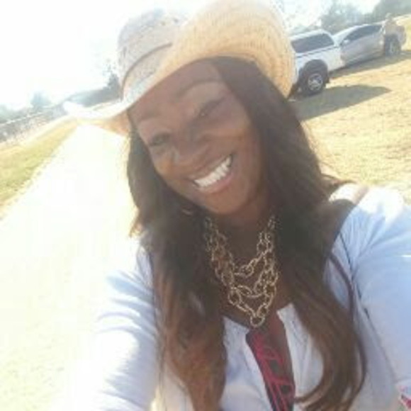 Meet your Posher, Monique - Picture 1 of 1